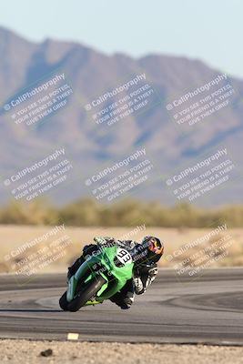 media/Dec-07-2025-CVMA (Sun) [[3e7d2de5dc]]/Race 16-Formula Middleweight/